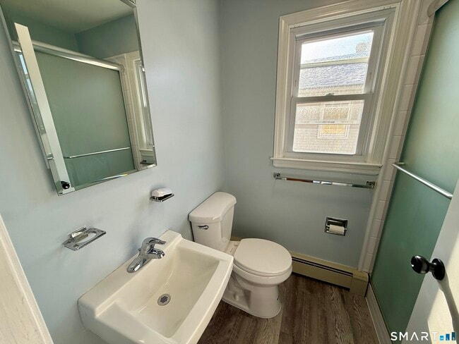 Building Photo - 33 Center Ave