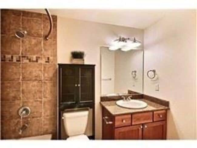 Building Photo - Quiet ground floor unit with access to lar...