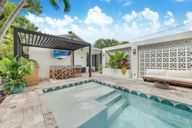 Building Photo - 71 NE 46th St