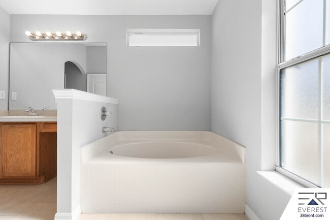 Building Photo - 7 Undermount Path E