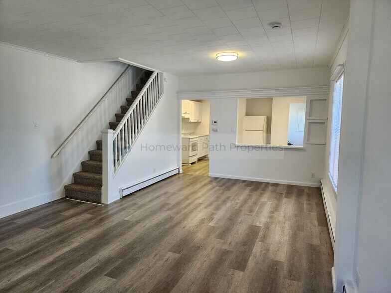 Building Photo - 749 Roberts Ct