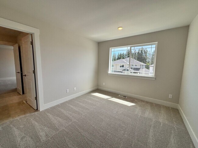 Building Photo - Brand New 5 Bedroom Home in Bull Mountain ...