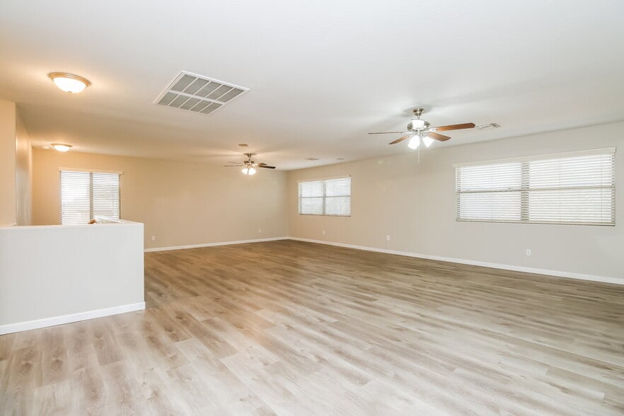 Building Photo - 5480 S Scott Pl