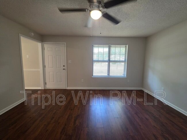 Building Photo - 113 Northfield Dr