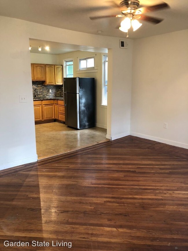 Building Photo - 64 Cedar Ave