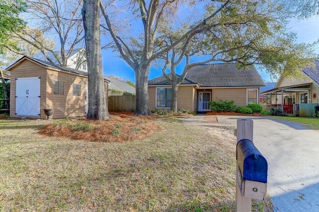 Building Photo - Beautiful 3 BR/2 BA home available in the ...