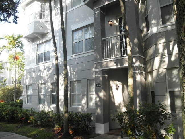 Building Photo - Shoma Townhomes