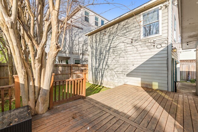 Building Photo - 506 Willard St