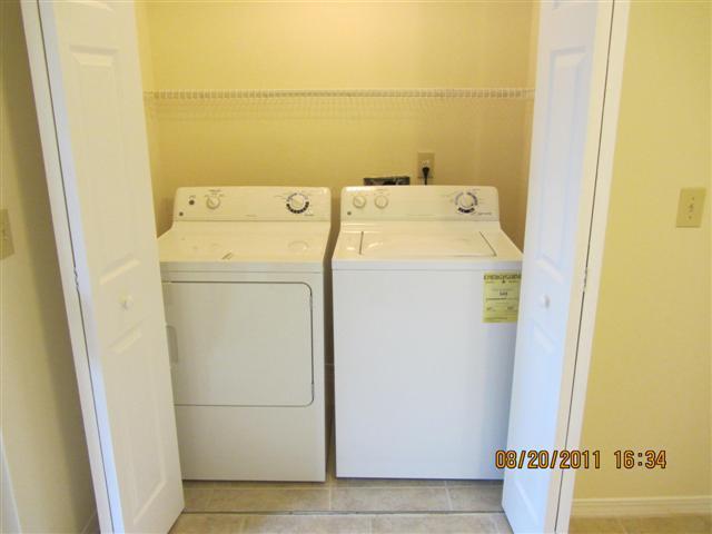Building Photo - Remodeled and updated condo
