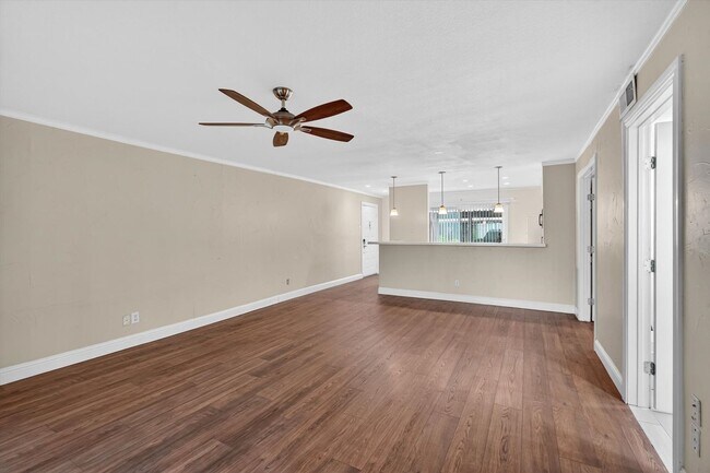 Building Photo - Las Colinas Area