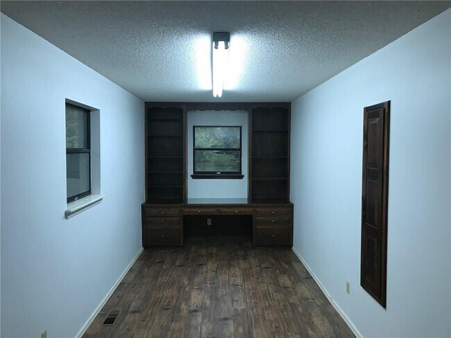 Building Photo - 509 S Dixieland Rd