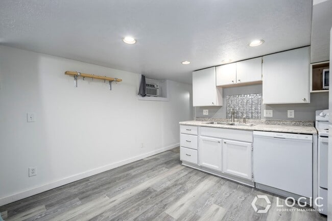 Building Photo - Incredible Basement Unit in Harrison UT