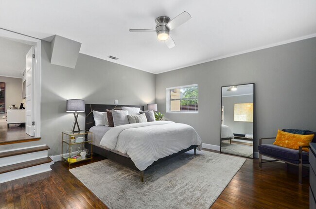 Building Photo - 2/2 condo downtown-Walk to Lake Eola