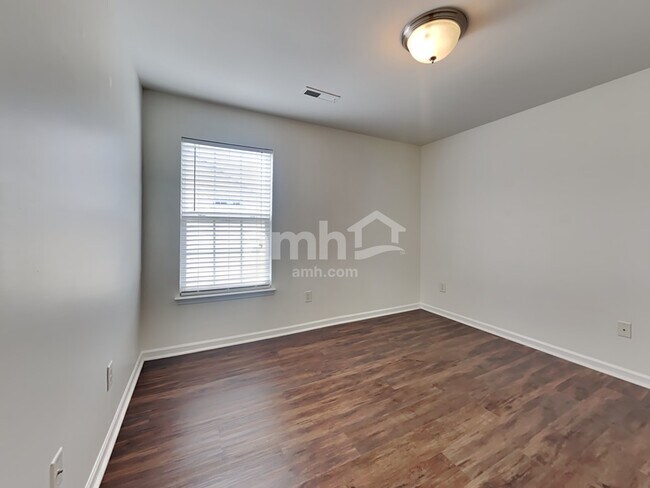 Building Photo - 8940 N Red Maple Cir