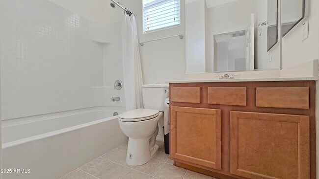 Building Photo - 1006 S 202nd Ln