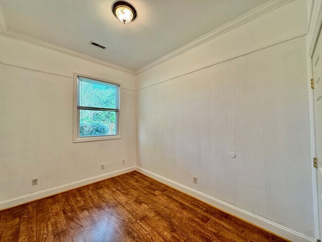 Building Photo - Recently Updated 4-Bedroom Ranch Home w/a 2 Bedroom Guest Cottage! Ready 04-23-26! Pet Friendly Home