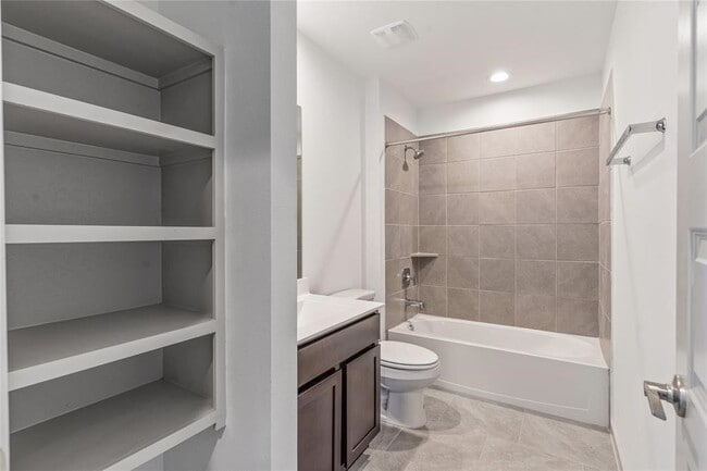 Building Photo - 29318 Hoelzen Holw Dr