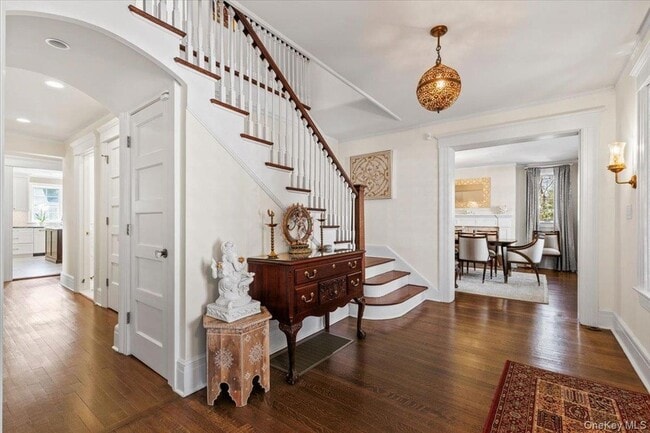 Building Photo - 47 Greenacres Ave