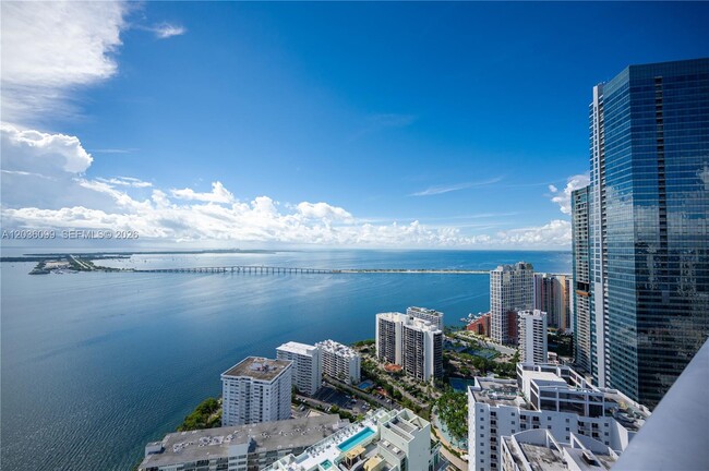 Building Photo - 1300 Brickell Bay Dr
