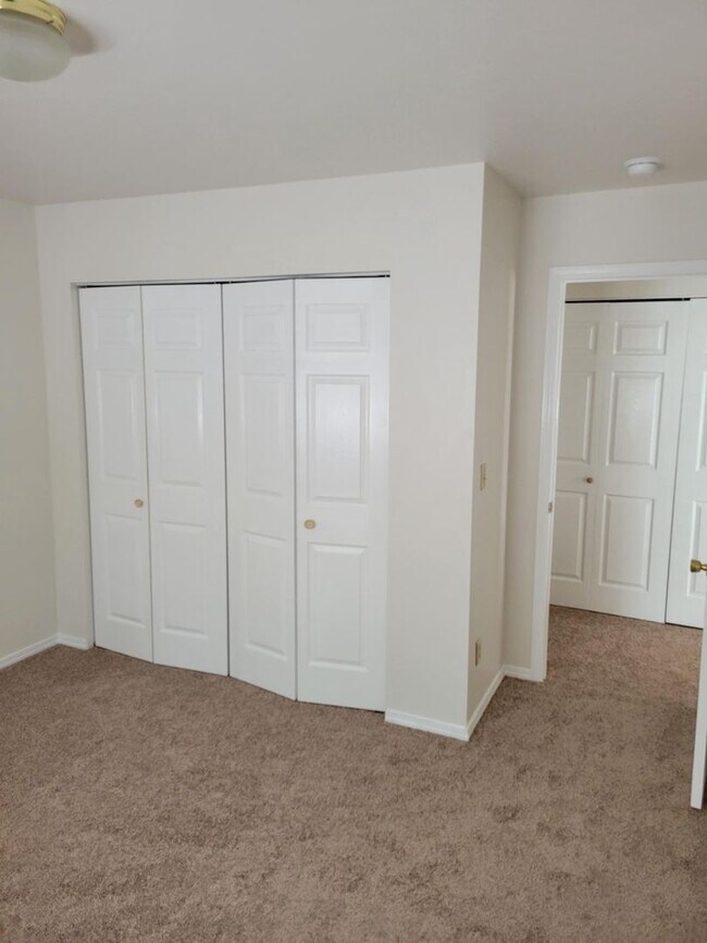 Building Photo - Newly remodeled 2 Bed, 2 Bath Duplex with ...
