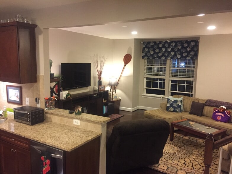 Building Photo - 6193 Royal Crest Ln