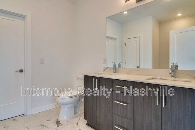 Building Photo - 3116 West End Cir