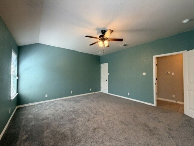 Building Photo - 821 Kendra Dr