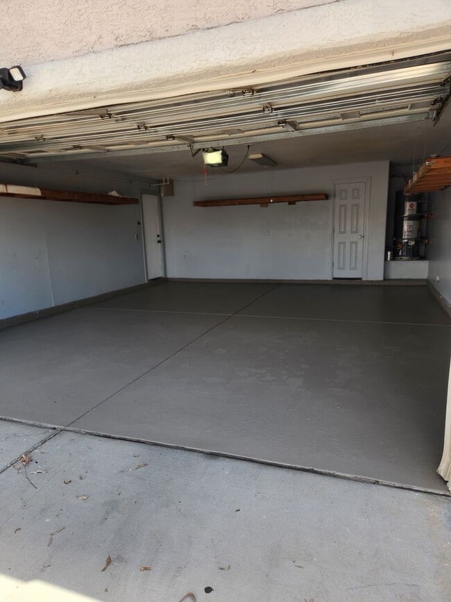 Building Photo - North Las Vegas Upgraded 4 Bedroom!