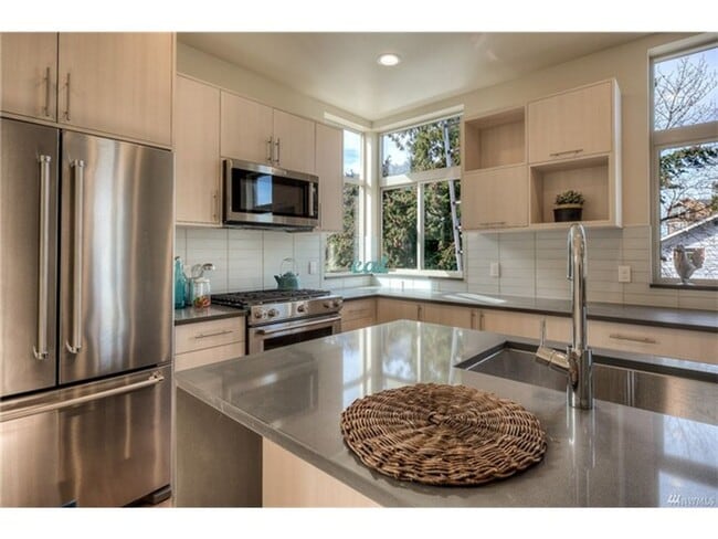 Building Photo - ar9035