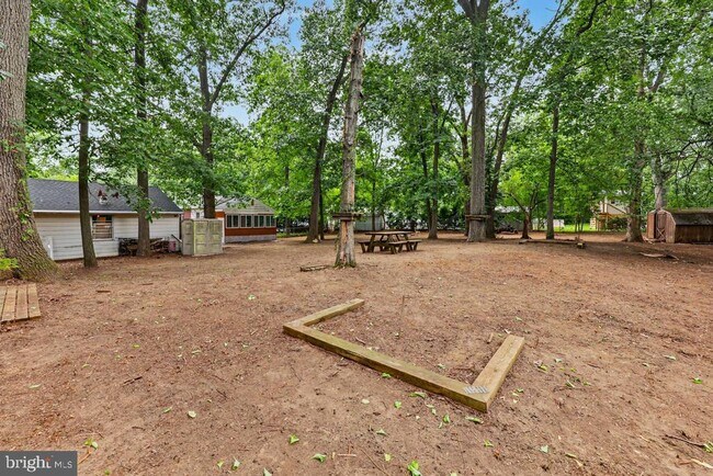 Building Photo - 2709 Creek Rd