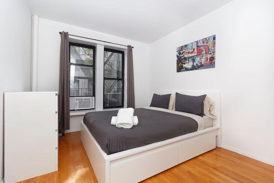 Building Photo - 315-317-317 E 95th St