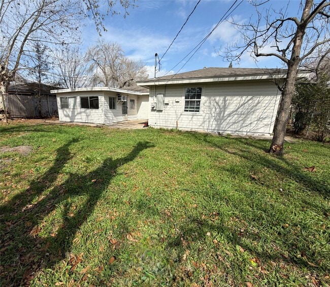 Building Photo - 738 Arvana St