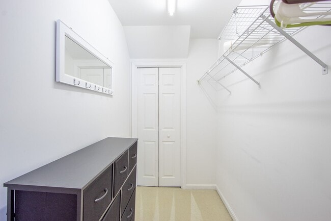 Building Photo - For Rent – Beautifully Updated Townhome in Gull Point a Waterfront Community