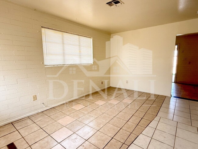 Building Photo - 7007 S 8th St