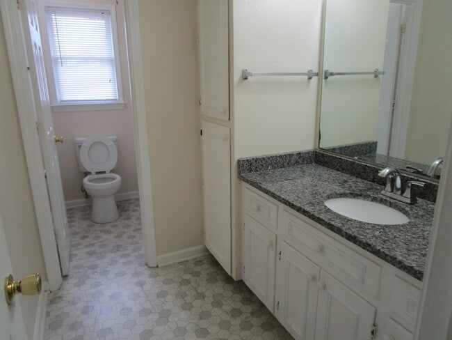 Building Photo - 40 Travis Ct