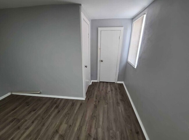 Building Photo - 1900 Deering Ave