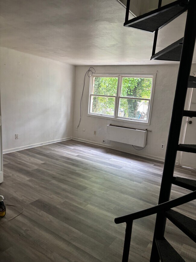 Building Photo - 154 Glenn St
