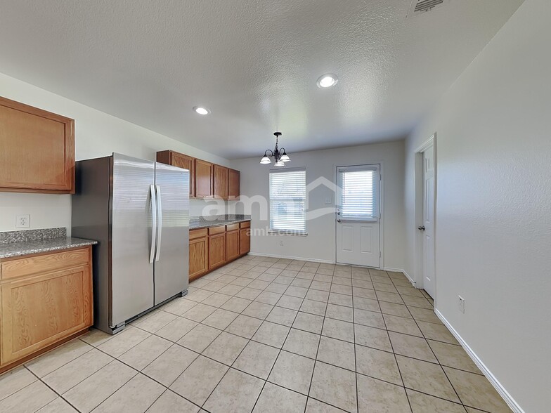 Building Photo - 63 Lantana Dr