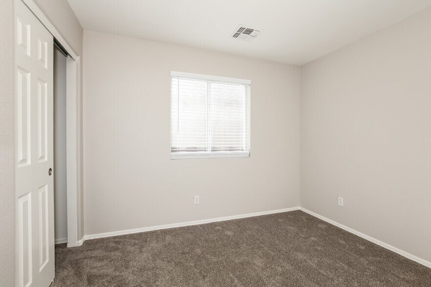 Building Photo - 15434 W Gelding Dr