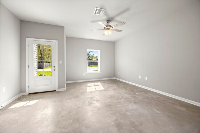 Building Photo - 18627 Greenwell Springs Rd