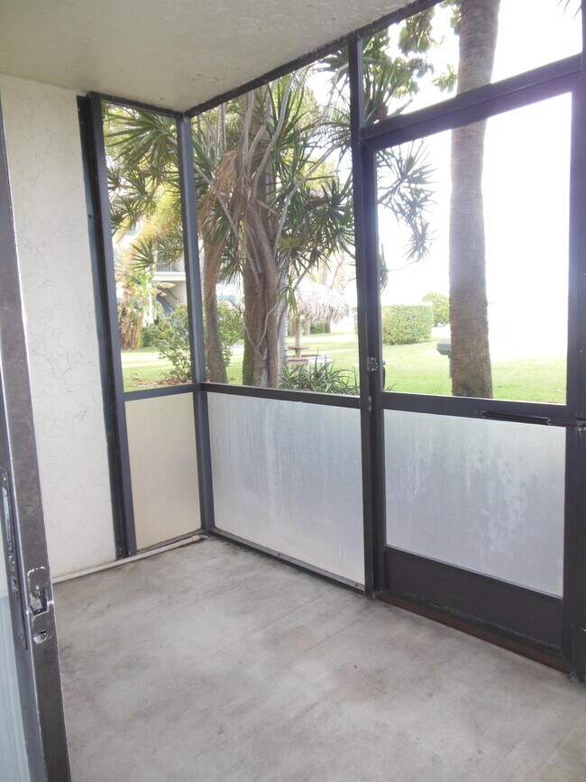 Building Photo - 734 Executive Center Dr