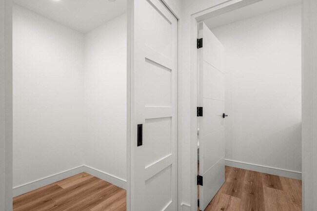 Building Photo - 1920 S Sherbourne Dr