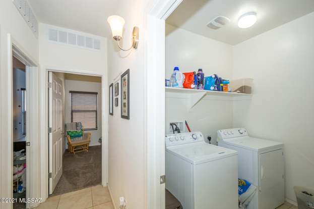 Building Photo - 9017 W Rolling Springs Dr