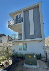 Building Photo - 3190 Carlin Ave