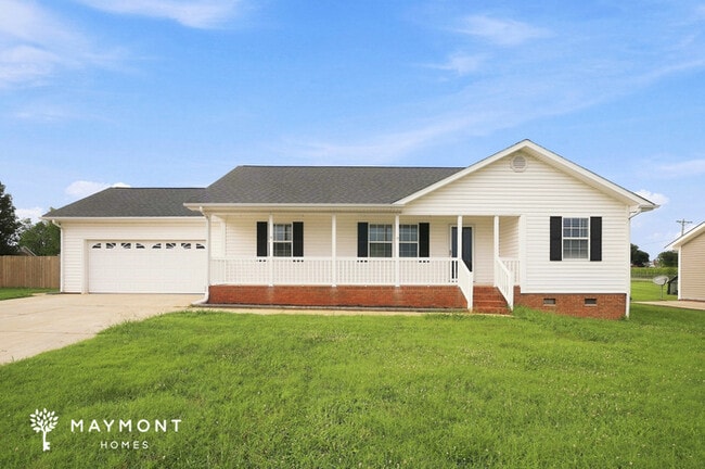Building Photo - Statesville 3 Bedroom Home with Garage & Rear Deck