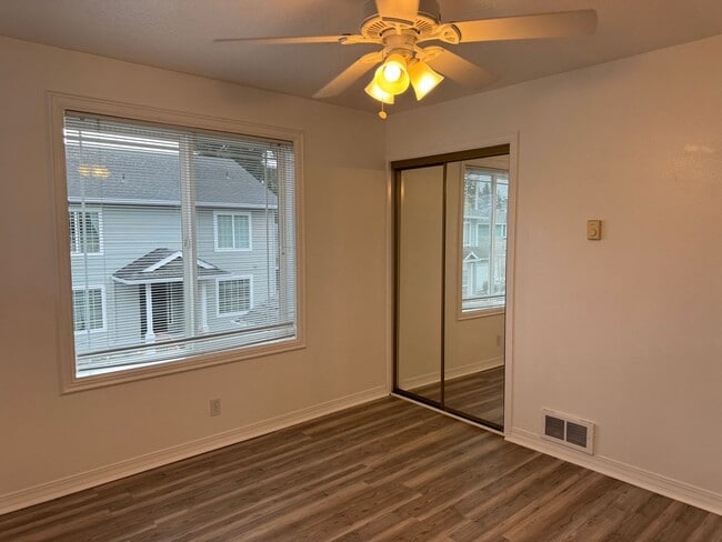 Building Photo - 3657 Rivercrest Dr