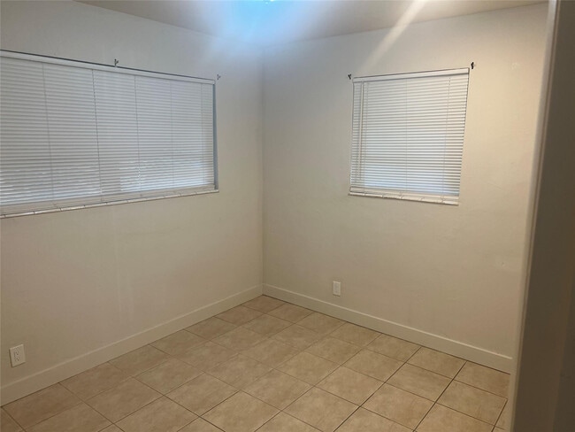 Building Photo - 1410 N 65th Ave