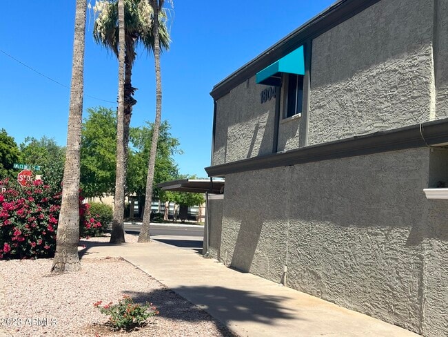 Building Photo - 2211 S McClintock Dr