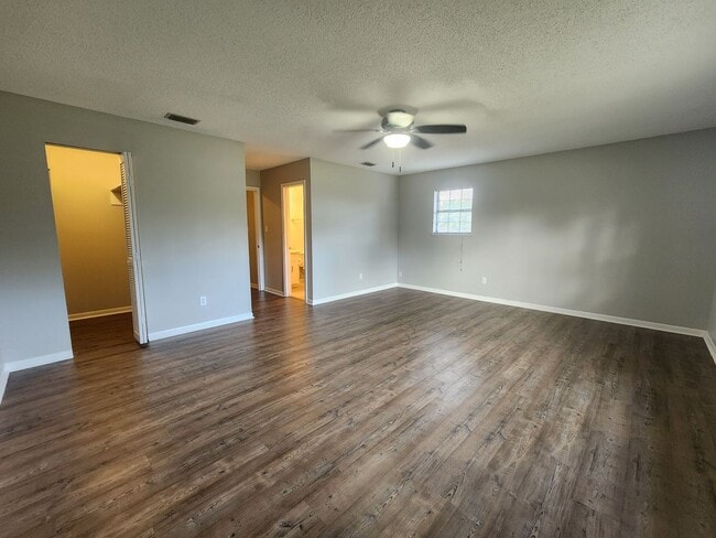 Building Photo - Charming 3BR Home with a Touch of Country in Dasher!