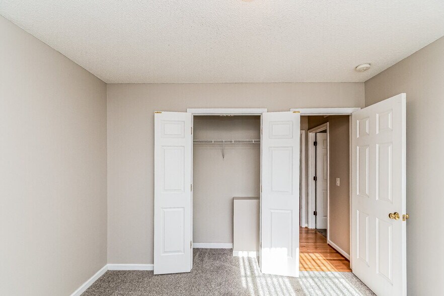 Building Photo - 1041 Blue River Farm Dr